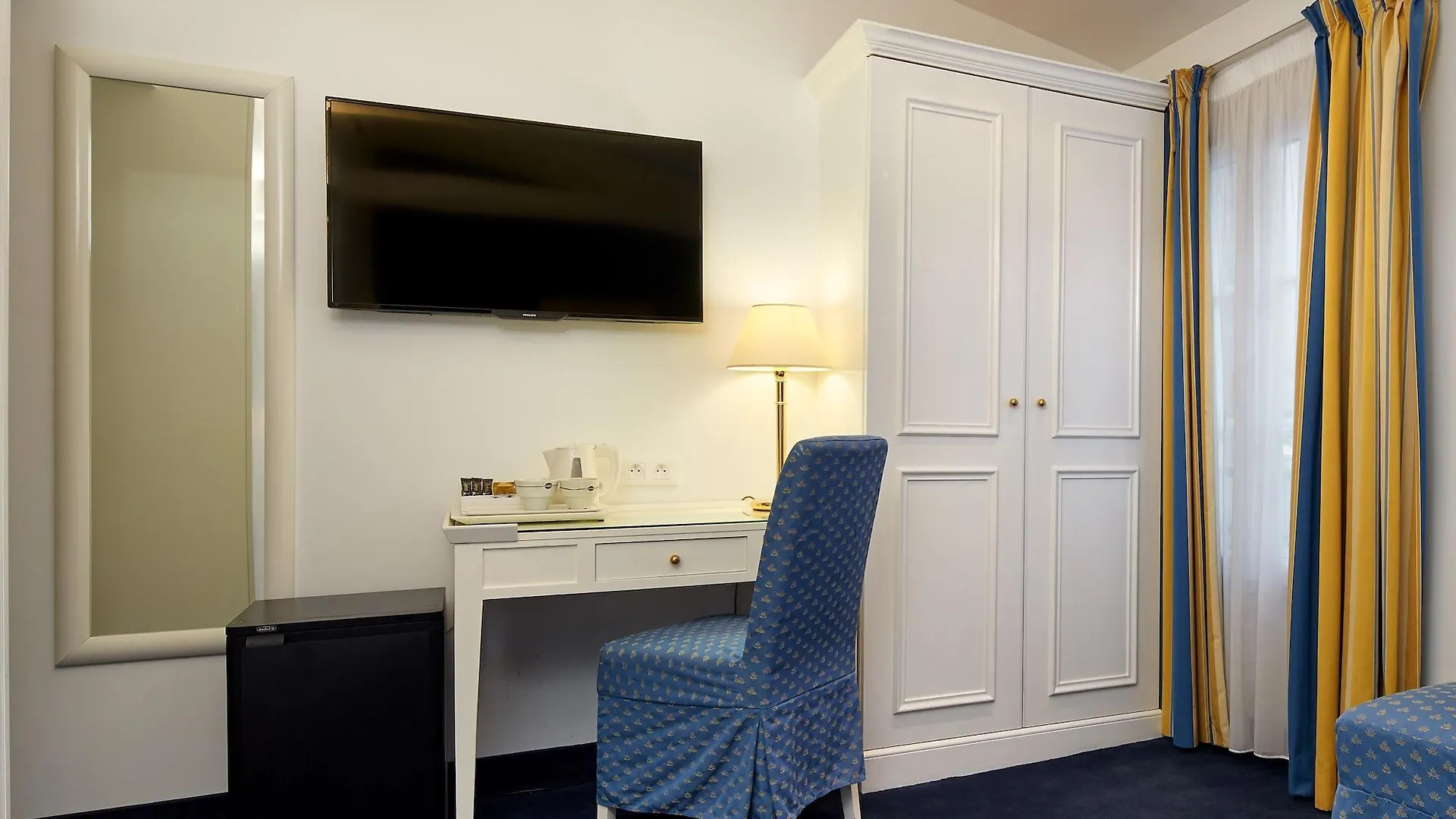 Austin's Arts Et Metiers Hotel